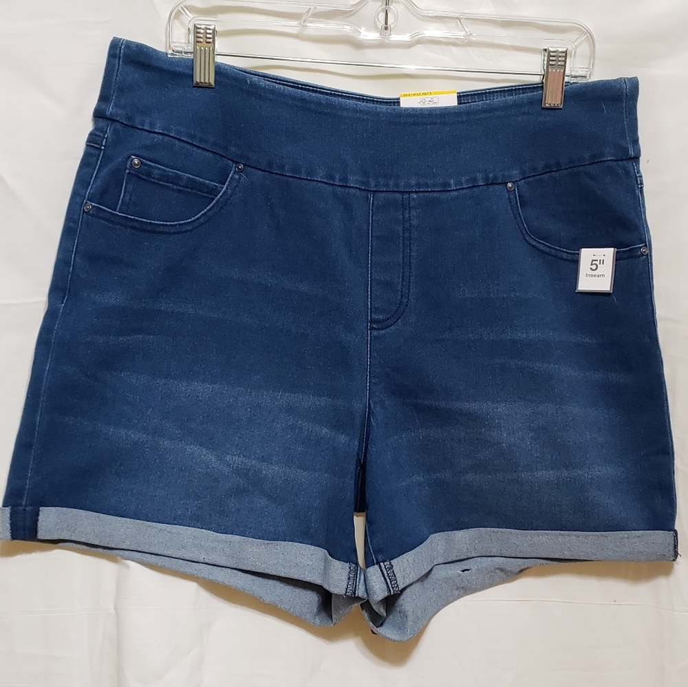 Women's pull up jean shorts